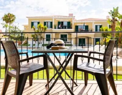 Magnificent 2-bedroom apartment in Alporchinhos, Lagoa, Algarve, Portugal